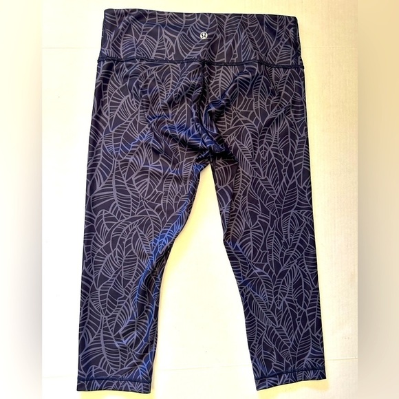 Lululemon wonder under full on Luxtreme crop legging in blue leaf patternSz-8 V6 - Picture 5 of 11